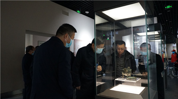 李伯谦一行到周口市博物馆参观指导工作