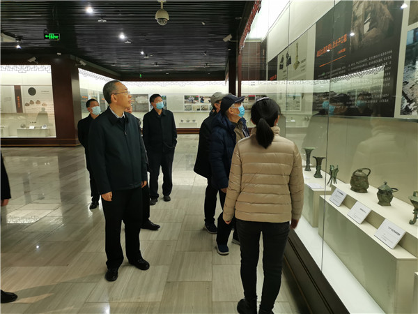 李伯谦一行到周口市博物馆参观指导工作