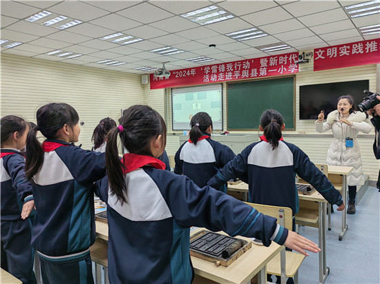 周口市博物馆赴平舆开展“学雷锋我行动”研学实践活动
