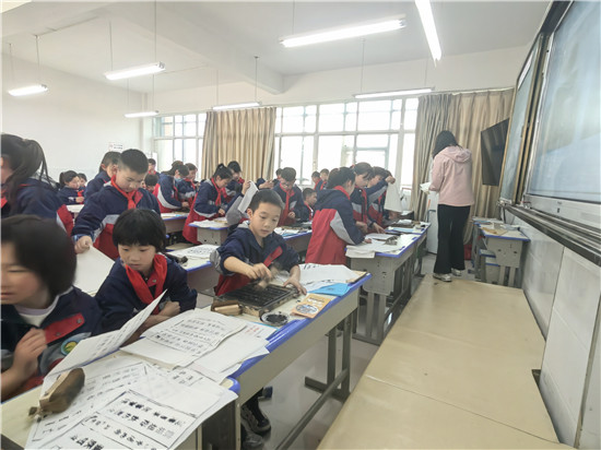 周口市博物馆赴市纺织路小学开展文化进校园活动