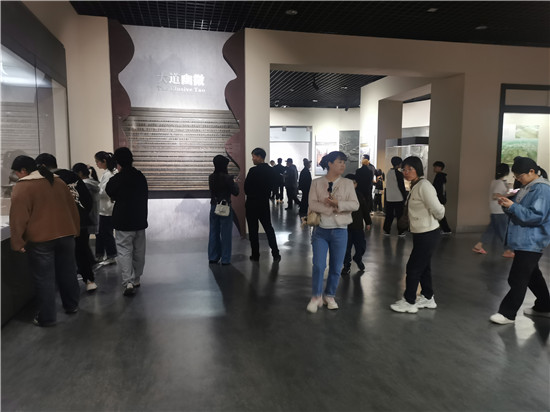 周口市博物馆清明假期客纷纷