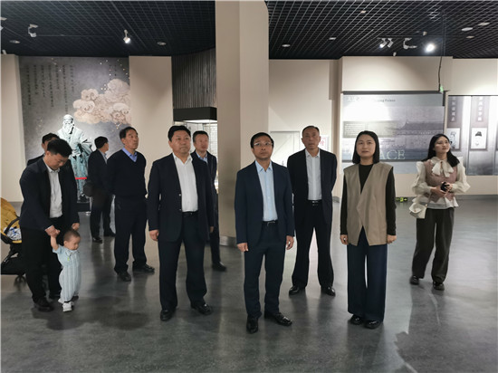柬埔寨旅游部国务秘书、副部长钱明光一行 参观周口市博物馆