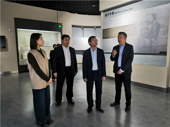 柬埔寨旅游部国务秘书、副部长钱明光一行 参观周口市博物馆