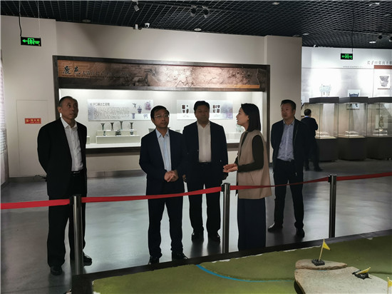 柬埔寨旅游部国务秘书、副部长钱明光一行 参观周口市博物馆