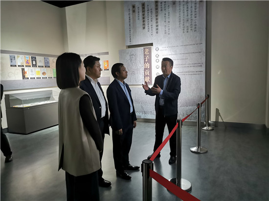 柬埔寨旅游部国务秘书、副部长钱明光一行 参观周口市博物馆